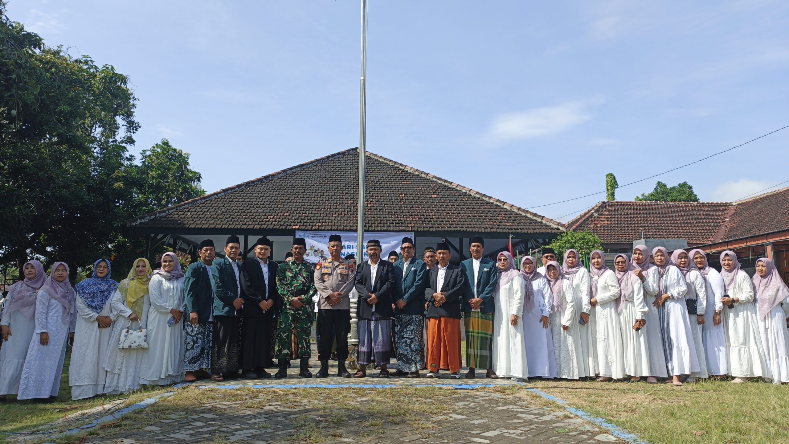 Semarak Hari Santri di Kertosono, Danramil Ajak Santri Jaga Persatuan dan Kemanusiaan