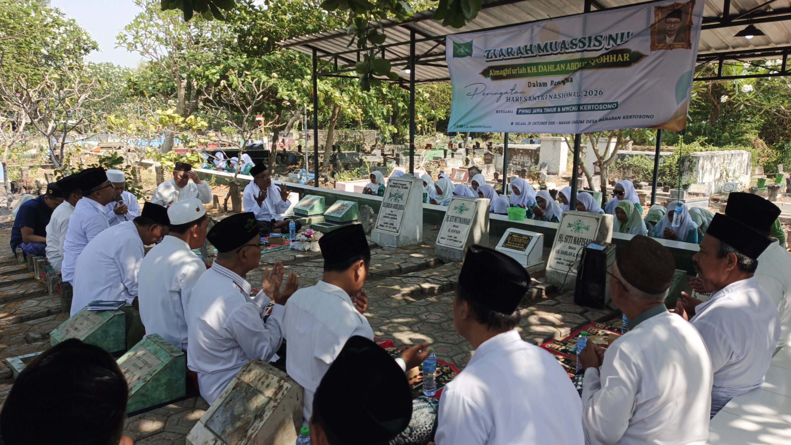 Peringati HSN 2026, PWNU Jatim dan PCNU Nganjuk Gelar Ziarah Muassis: Teguhkan Khidmah dan Teladani Jejak KH Dahlan Abdul Qohar